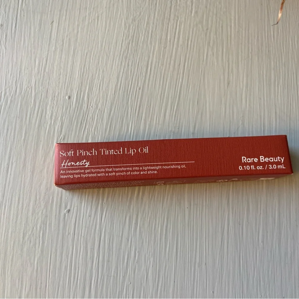 NWT Rare Beauty Soft Pinch Tinted Lip Oil in Honesty (Nude Brown)